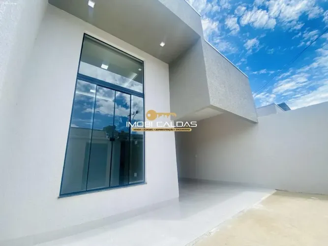 Casa Belíssima 3 quartos Alto Padrão lote grande com localização privilegiada em Caldas No
