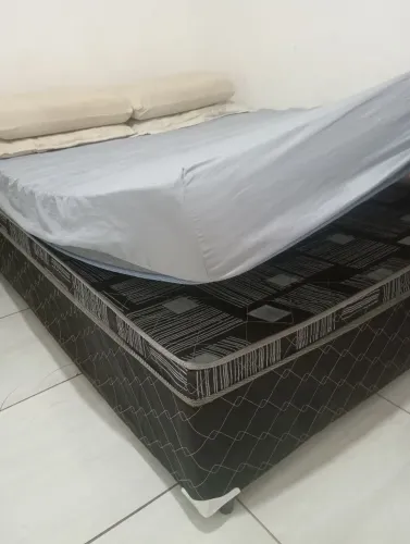 Cama box (base + colchão )