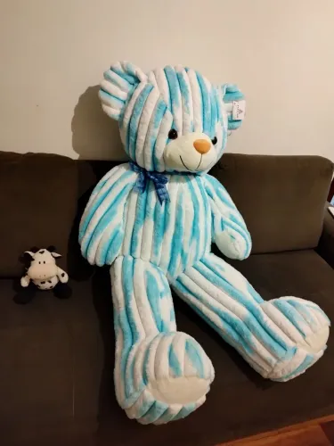 Urso gigante de pelúcia