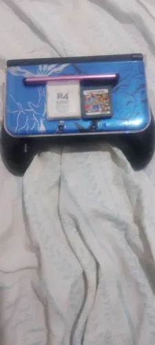 Nintendo 3ds XL com Sd 32GB + 2 Cartão R4 + Grip de Mão