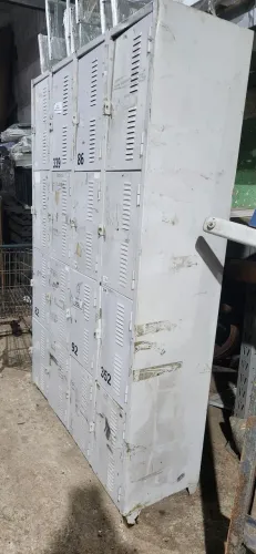 2 armários vestiarios preço para retirar R$ 450,00 cada / 16 portas usado.