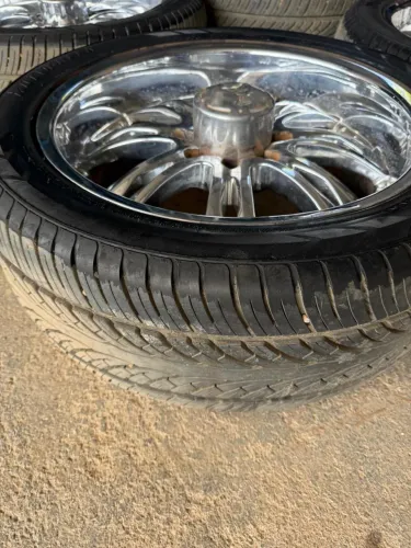 ? VENDO JOGO DE RODAS COM PNEUS ?  