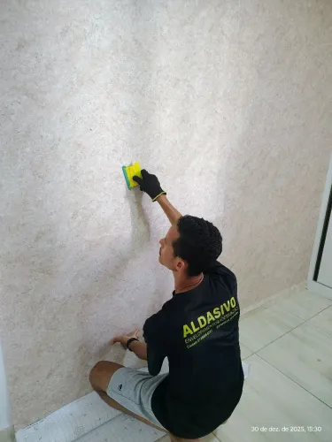 Adesivação em parede com adesivo estampado ou personalizado 