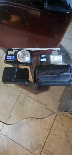 Câmera Sony Cyber-shot 14.1MP - Kit Completo com Case e Cartão