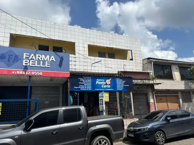 *VENDO PREDIO COM 6 CASAS E 3 LOJAS, NO CENTRO COMERCIAL!!