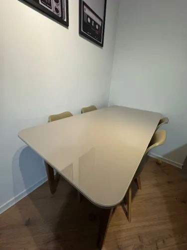 Mesa de jantar - retangular - 6 lugares