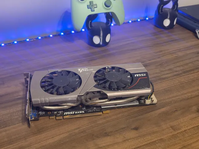 GTX 560 TI 1GB de colecionador [com defeito]