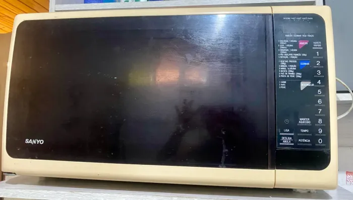 Vende-se microondas usado mais em bom estado 
