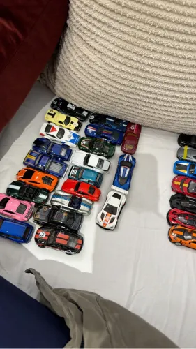 Lote 28 hot wheels