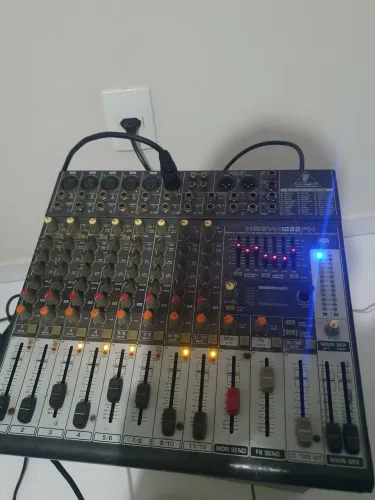 Mesa de som behringer 1222fx