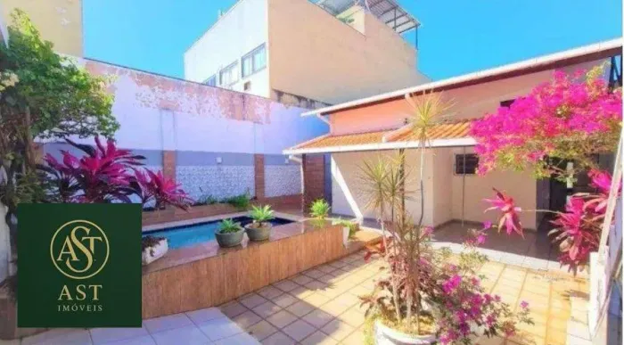 AST IMÓVEIS VENDE Casa com 3 quartos sendo 1 suíte, pisscina, área gourmet , 242 m² por R$