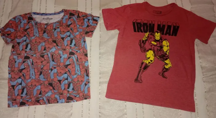 2 camisetas heróis T.8 anos