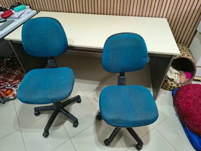 Cadeira de escritorio com rodizio