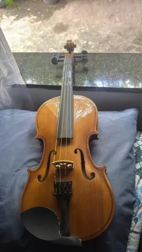 Vende-se Violino - DOMINANTE