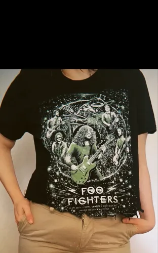 Camiseta estilizada Foo Fighters