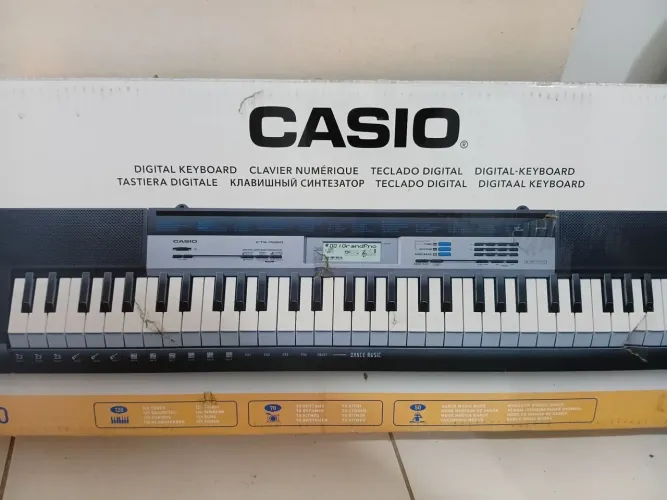 Teclado musical Cassio CTK 1550 novo.