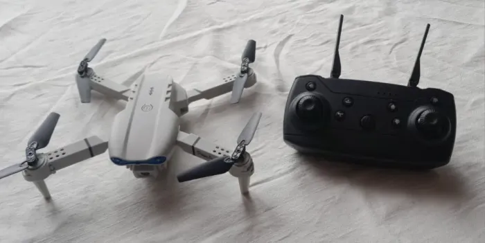 Drone E99 Pro Wifi 2.4g Com Duas Baterias Cinza