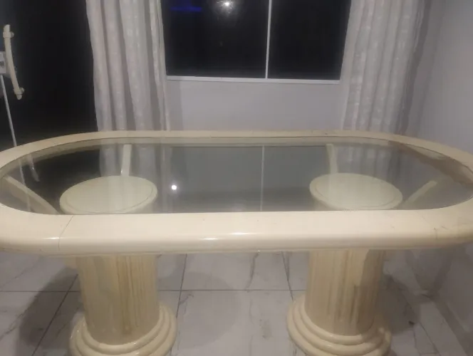 Mesa com 6 cadeiras