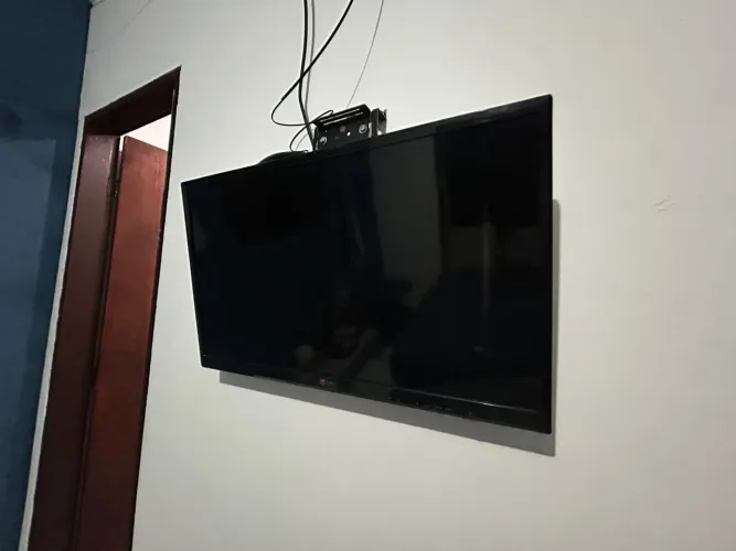Vendo televisão 32, aceito cartão.