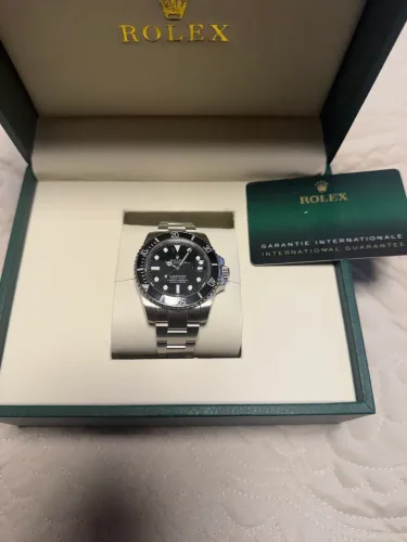 Rolex Submariner na caixa no plastico