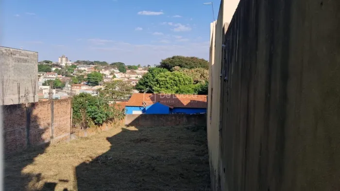 Terreno 425m² à venda no Parque São Quirino, Campinas. Leve declive. Boa localização!