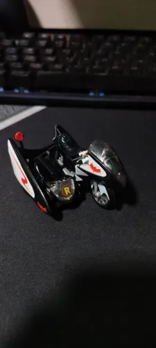 Carrinho Hotwheels Batcycle com o Sidecar do Robin 1966