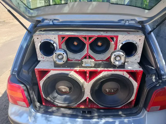 Vendo som automotivo