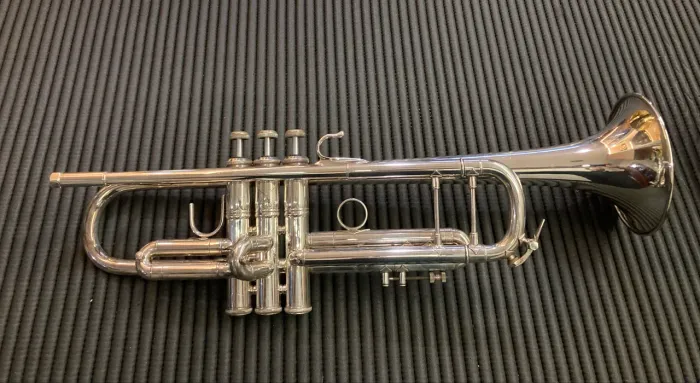 Trompete Vicent Bach 37