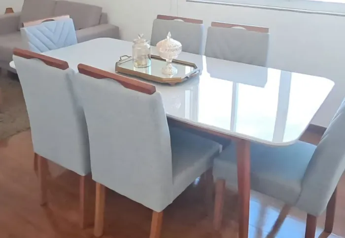 Mesa 6 cadeiras, sofá 4 lugares e cama box casal