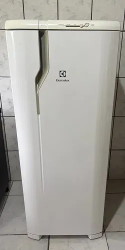 Geladeira conservada