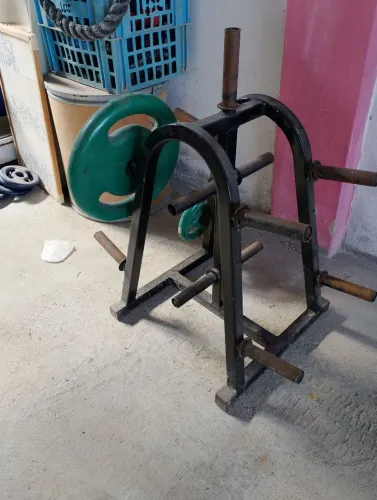 Vendo suporte para anilhas e balança