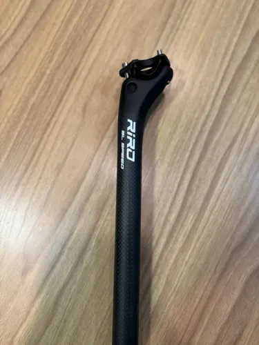 Canote em carbono riro 27.2mm com 20mm de offset novo com detalhe leia