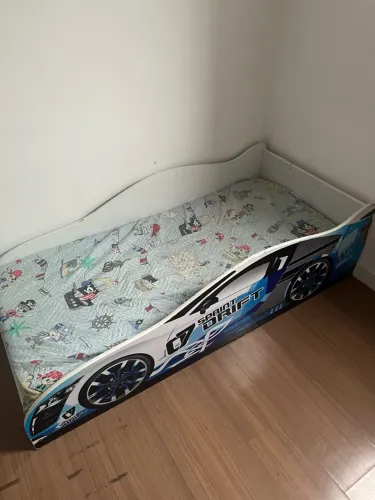 Cama e colchão infantil 