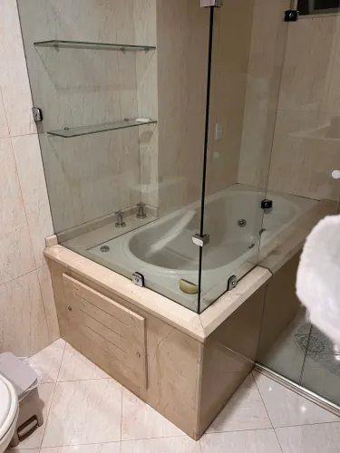 Vendo Banheira +box vidro