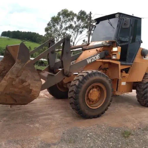 Pá carregadeira Case W20E