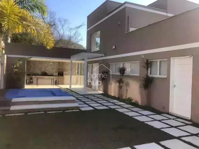 Casa à venda em Corrêas com 5 quartos, 360m² - Petrópolis/RJ