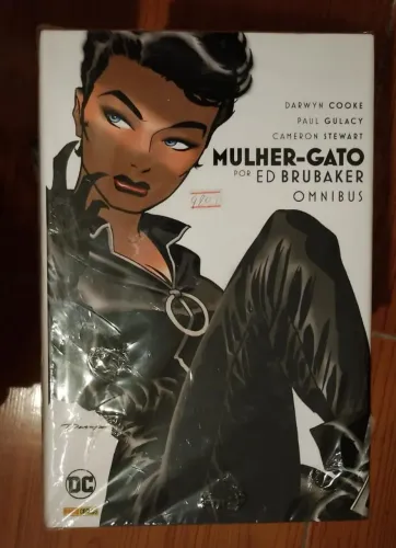 MULHER GATO POR ED BRUBAKER OMNIBUS