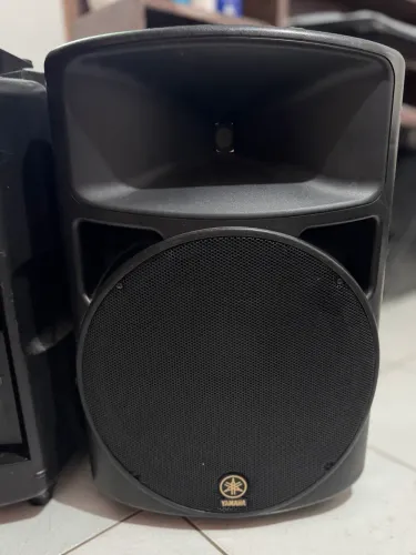 Vendo par de caixas de som YAMAHA MS-400. 