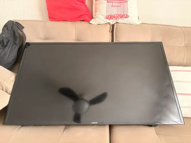 Vendo televisão Samsung 43 polegadas smartv funcionando perfeitamente