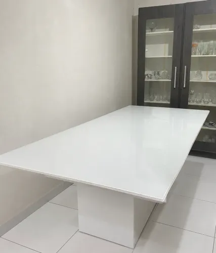 Mesa 8 lugares Vidro com MDF