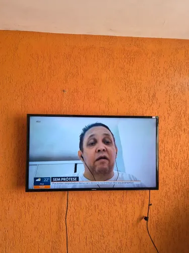Tv samsung SMART com 43 polegadas semi-nova com tudo funcionando