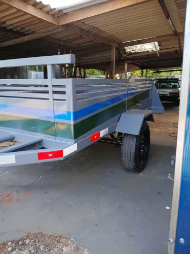 Vendo carretinha rebogue nova pra carros tenho disponivel 600kg 2mx120x40 altura