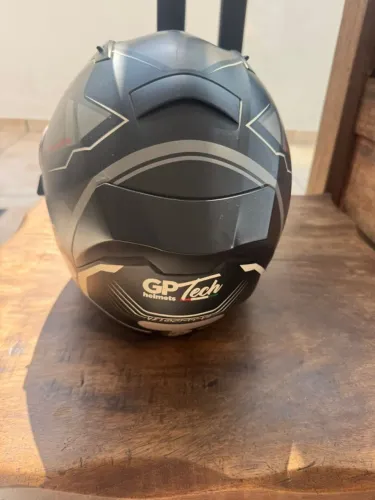 Capacete usado da Marca GP helmets Tech