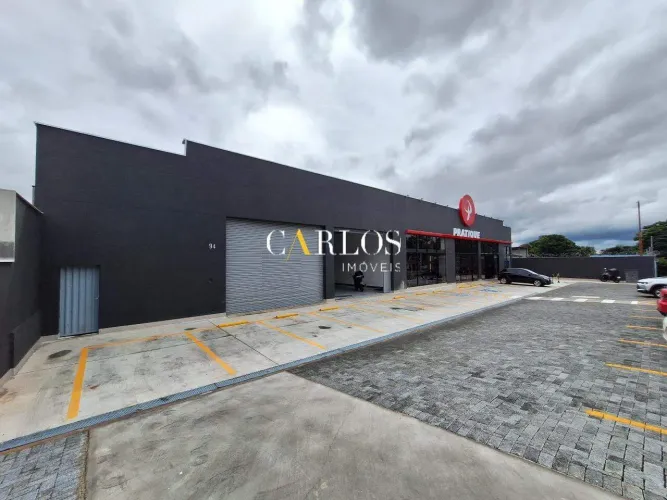 Loja com amplo estacinamento na Avenida Portugal