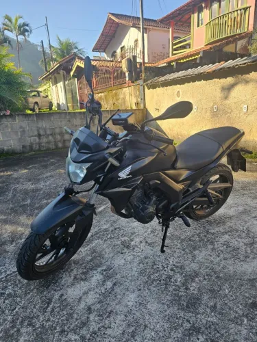 Vendo ou troco por carro CBX Twister 250cc moto top só pagar o 2026 tá em dia transfiro na