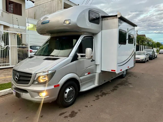 Motorhome Santo Inácio 7.5 CNH B Slide Out Sistema de Lítio Completo Motorcasa