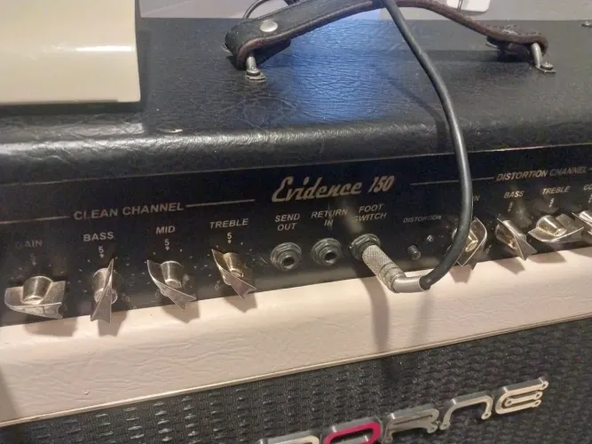Cubo de guitarra Born evidence 150