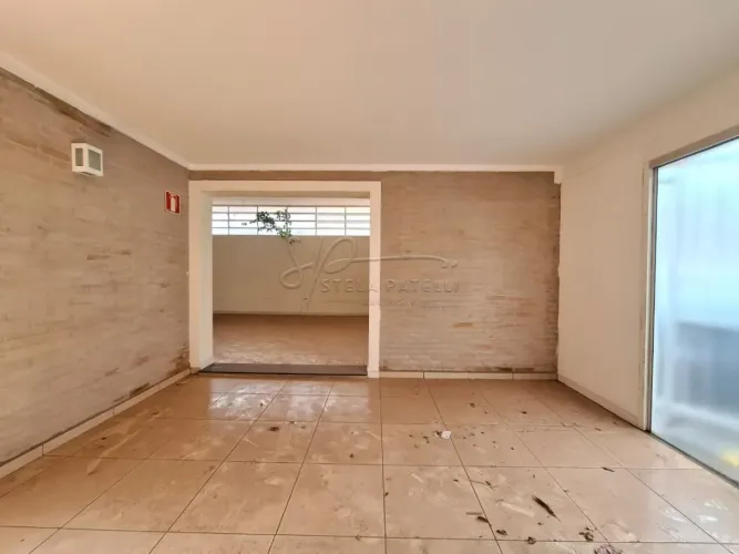 Casa comercial de 222m² com 03 salas sendo 01 com banheiro privativo para locação e venda 