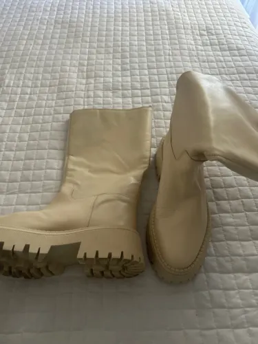 Bota cano alto Schütz