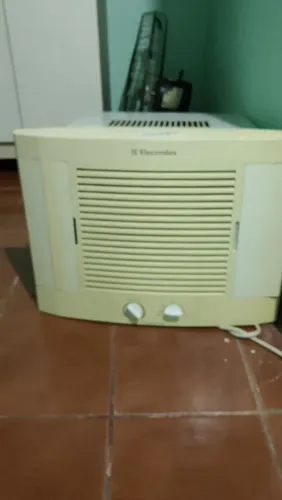 Vendo ar de janela Eletrolux funcionando bem não entrego 